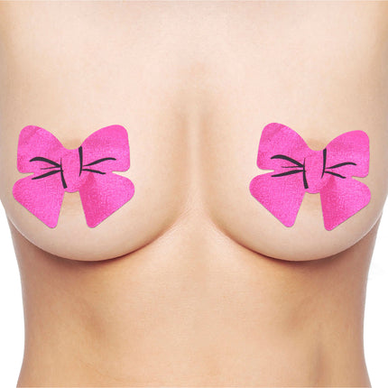 2 tepelstickers fuchsia strik UV met zwarte striklijnen, als paar op de huid geplakt