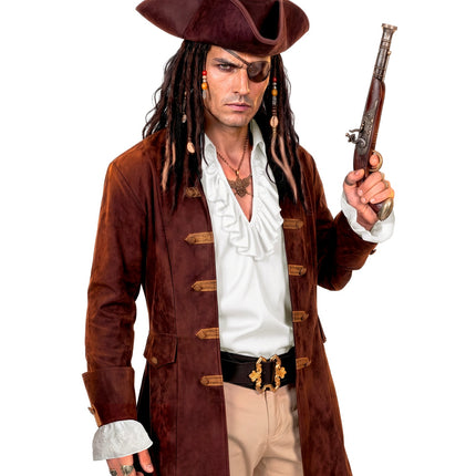 Wit jabotshirt heren gedragen onder een bruine jas in een piratenlook