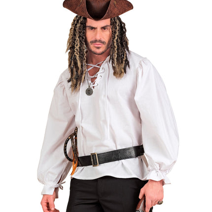 Wit piratenshirt heren gecombineerd met piratenhoed en zwarte riem