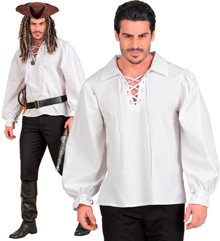 Wit piratenshirt heren met veterhals en pofmouwen, gedragen met zwarte broek