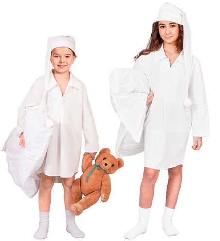 Nachtjapon en pet wit gedragen door twee kinderen, wit nachthemd met kraag en slaapmuts met pompon