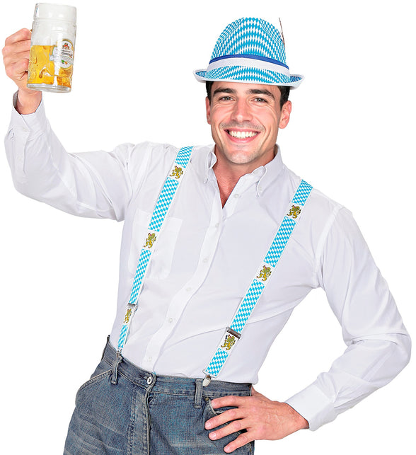 Bretels Beieren met blauw-witte ruitprint over wit hemd en jeans op een bierfeest