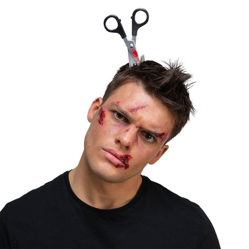 Diadeem schaar in hoofd