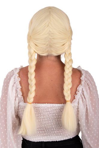 Achterzijde van de pruik Elvina blond met twee vlechten afgebonden met elastiekjes