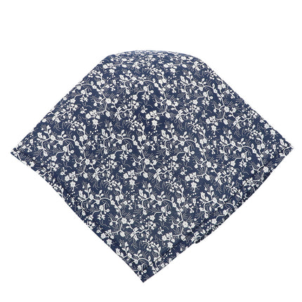 Blauwe hoofddoek met wit bloemenpatroon van het latex hoofdmasker oude vrouw, achterzijde
