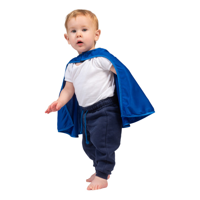 Blauwe superheldencape voor baby's, vooraanzicht met glanzend biesje en sluiting in de nek