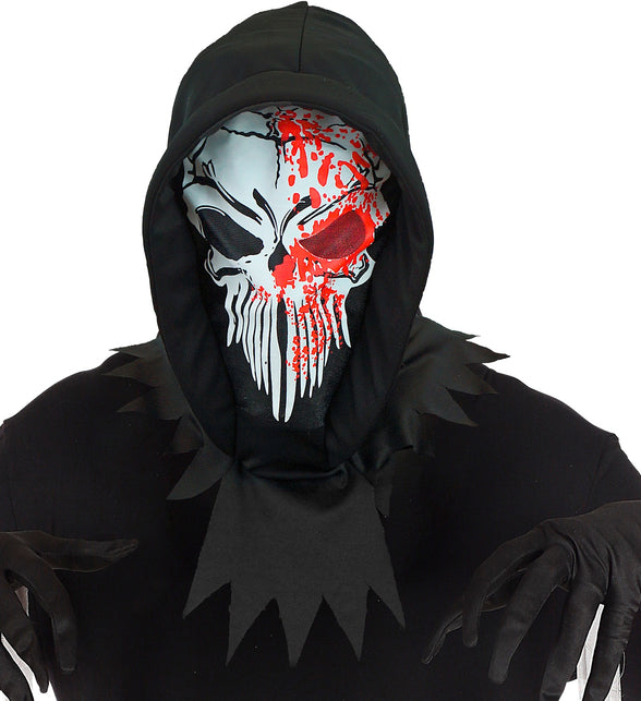 Bloederig doodskopmasker met vastzittende kap over het hoofd, bloedspatten vanaf de kruin
