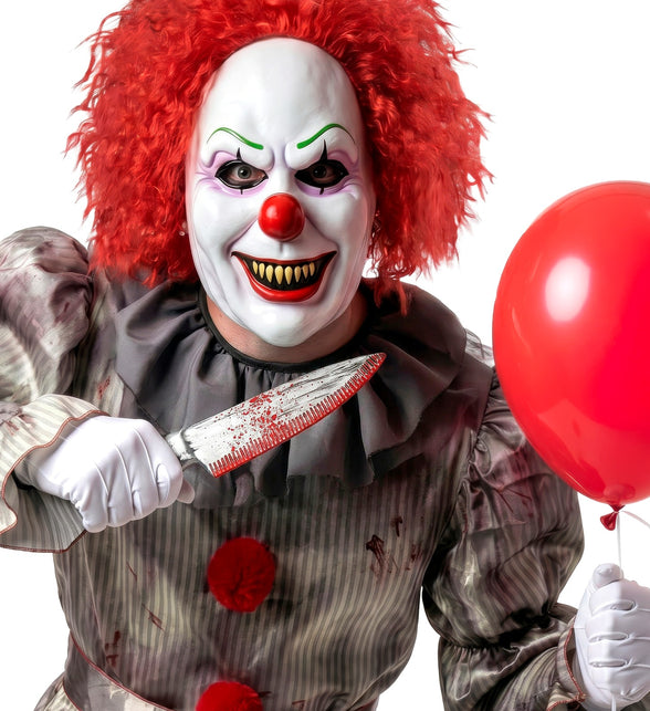 Bloederig mes in witte handschoen bij horrorclownlook met rode pruik