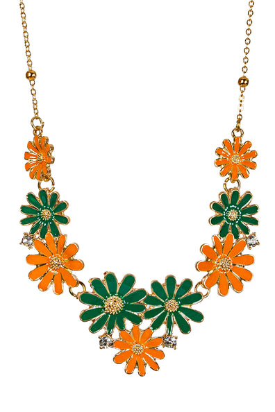 Bloemenketting oranje groen met geëmailleerde madelieven en steentjes aan goudkleurige schakelketting