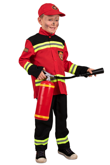 Brandweer jongen kostuum met rood jasje, zwarte broek en pet, voor een themafeest