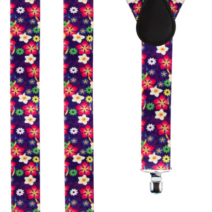 Bretels met bloemenprint van de achterkant, zwart leerachtig middenstuk waar de drie banden samenkomen