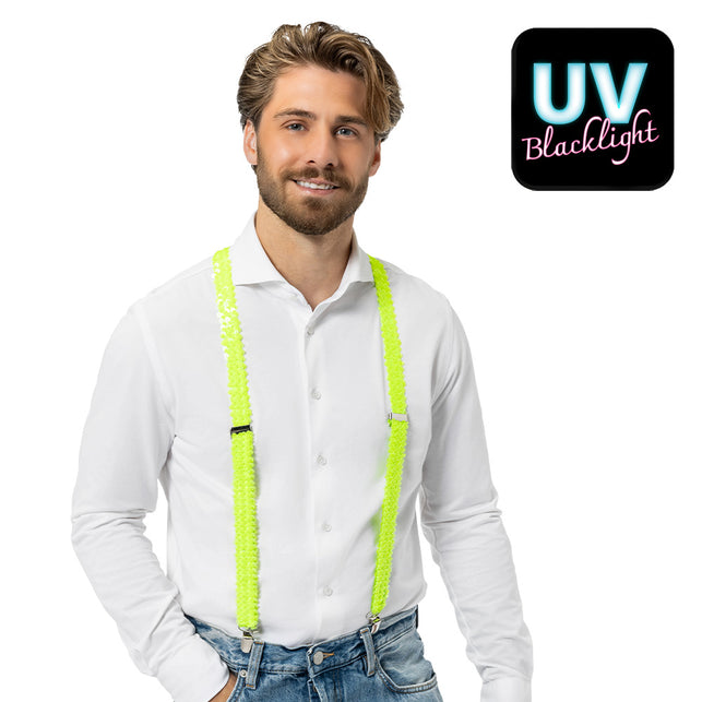 Bretels pailletten neongeel met metalen clips gedragen over een wit overhemd, uv-reactief voor een neon party