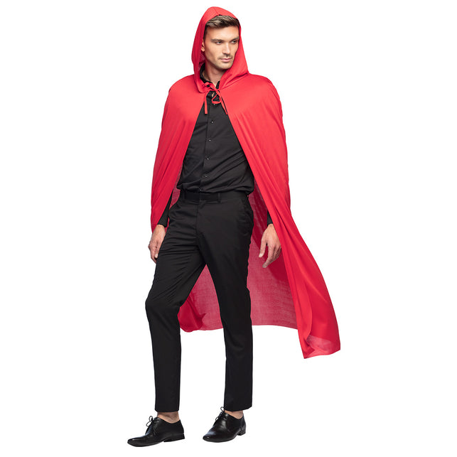 Cape Dusk rood op heer, rode mantel van 180 cm met capuchon op en rood strikkoord aan de hals