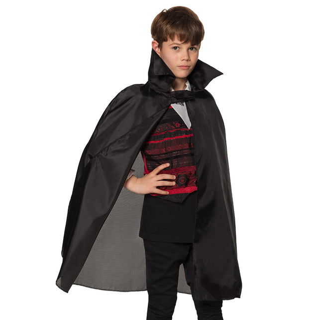 Cape kind Nightfall, zwarte cape van 75 cm met staande kraag, gedragen door jongen voor Halloween