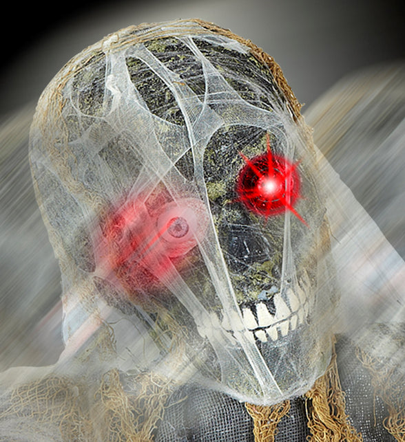 Close-up van de schedel van de skelet zombie groundbreaker met spinnenweb, witte tanden en rode lichtogen
