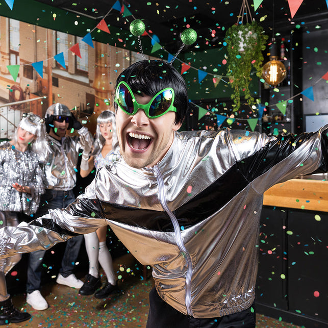 Cosmic jasje zilver met dichte rits tot in de kraag op een sciencefictionfeest