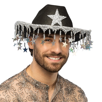 Cowboyhoed Stargazing zwart van voren gedragen door een man, sterren aan kralenkettinkjes voor het gezicht, westernfeest