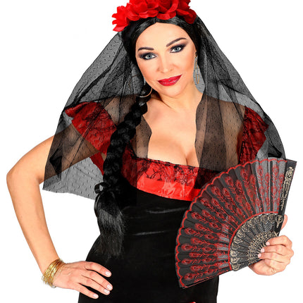 Day of the dead sluier gedragen over zwart haar, rode rozen boven de zwarte tule