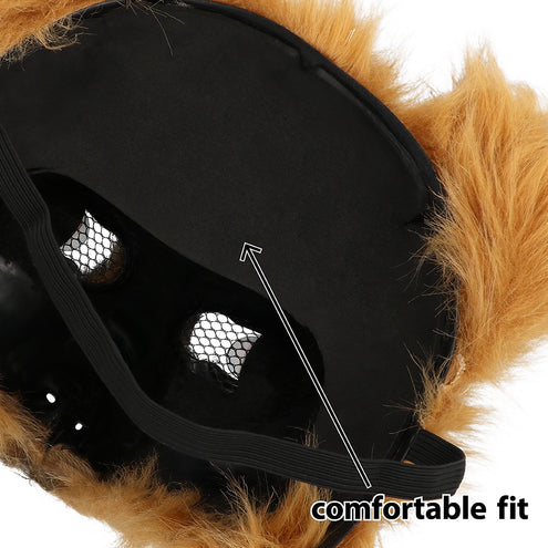 Detail van de elastieken band en het oogaas in het pluchen beermasker