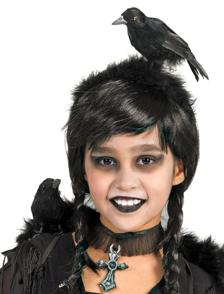 Diadeem met kraai in zwart met veren, gedragen met donkere schmink voor Halloween