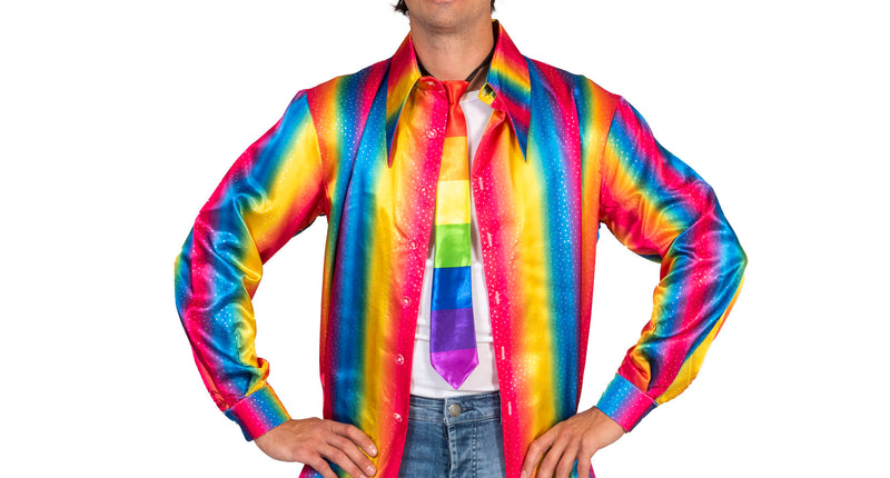 Disco Shirt Rainbow heren vooraanzicht, regenboogoverhemd met grote puntkraag, open gedragen voor een discofeest