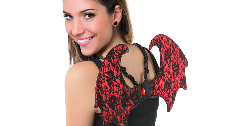 Duivel set 2dlg met rood-zwarte kanten hoorntjes en vleugels, gedragen over een zwarte top voor Halloween