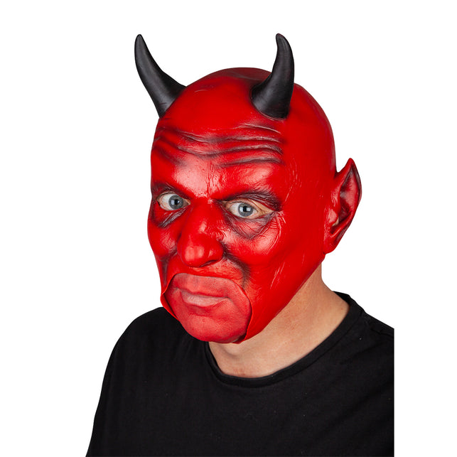 Duivelmasker Lucifer in rood met zwarte hoorntjes en spitse oren, gedragen voor Halloween