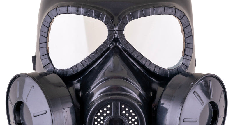 Gasmasker zwart van pvc met twee filterbussen en heldere kijkvensters voor Halloween
