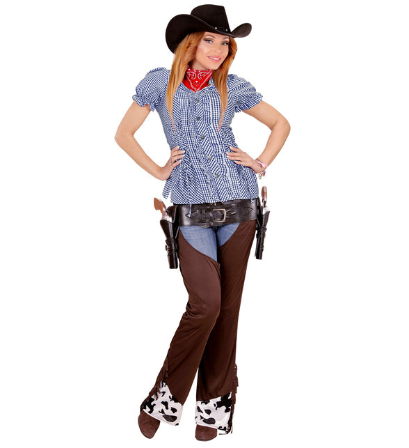 Geruite blouse Katja gecombineerd met cowboyhoed en halsdoek voor een westernlook
