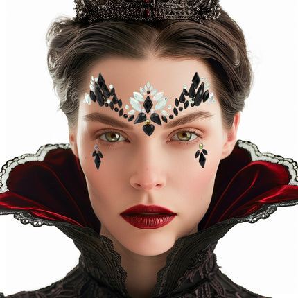 Gezichtsdecoratie gothic Lotte gedragen als donkere koninginnenlook voor Halloween