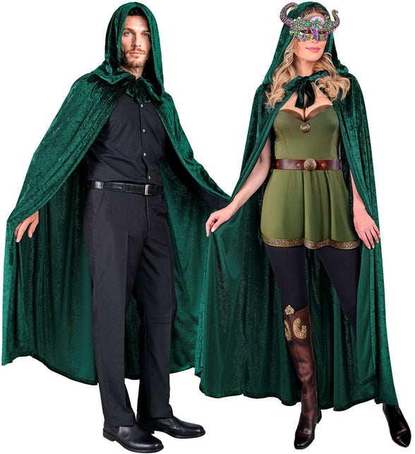Groen fluwelen cape met kap 140 cm Finn gedragen door man en vrouw bij een fantasy-outfit