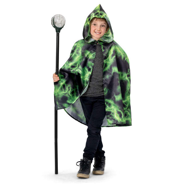 Groen-zwarte kindercape met puntige kap, vooraanzicht met lichtgrijze binnenzijde