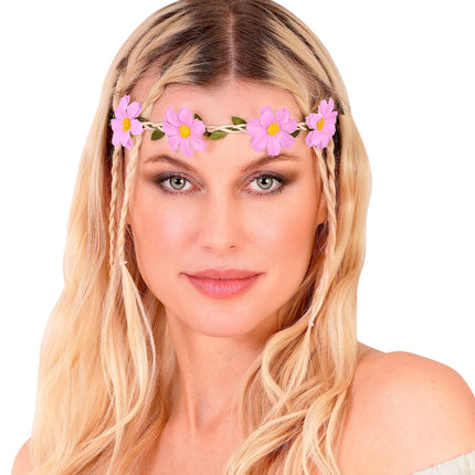 Haarband bloemen paars laag op het voorhoofd bij blond haar met dunne vlechtjes