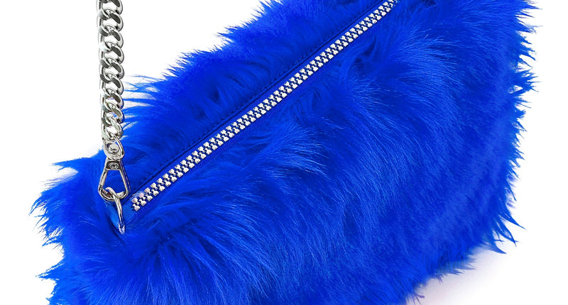 Handtas pluche blauw met zilverkleurige schakelketting en rits, langharig pluche