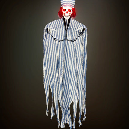 Hangende gevangene decoratie met gerafeld gestreept gewaad en gevangenispet voor Halloween