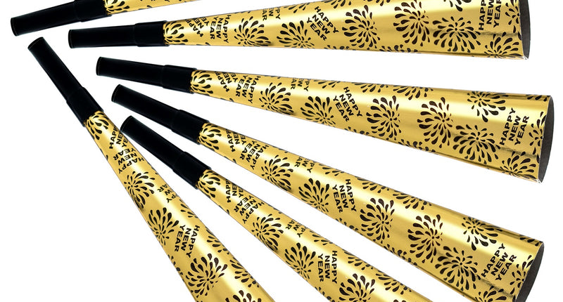 Happy new year toeters met zwarte vuurwerkprint en zwart mondstuk, zes stuks in een waaier voor Oud en Nieuw