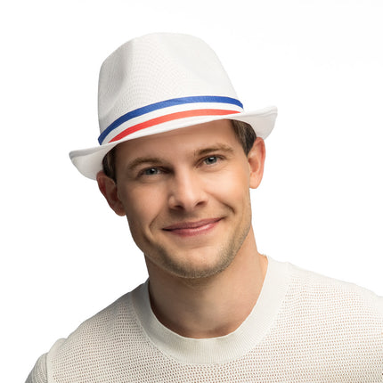 Hoed Funky Frankrijk tricolor, witte gleufhoed met blauw-wit-rood lint, gedragen door een man voor het EK of WK