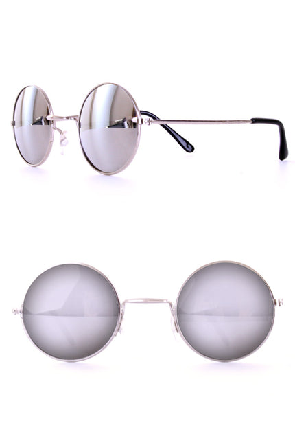John Lennon uilebril zilver met ronde spiegelglazen en zwarte pootuiteinden voor een hippiefeest