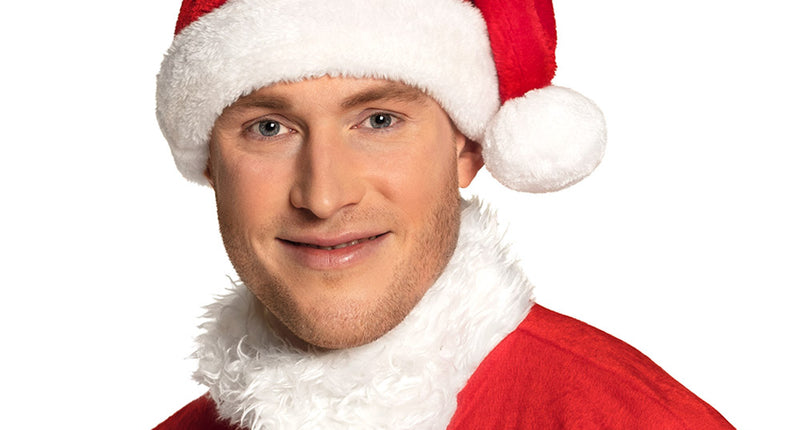 Kerstmuts van rood pluche met witte bontlookrand, gedragen door een man in kerstmanjas