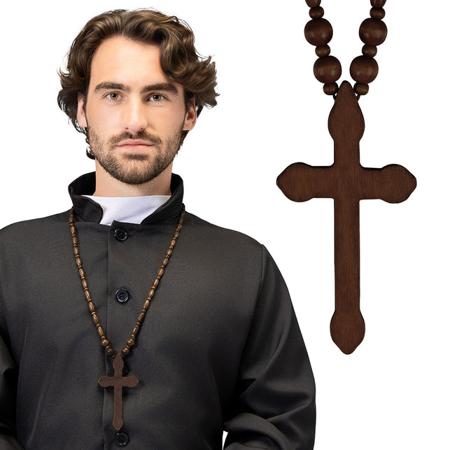 Ketting Rosario bruin met houten kruis, laag op de borst gedragen door een man als pastoor voor carnaval