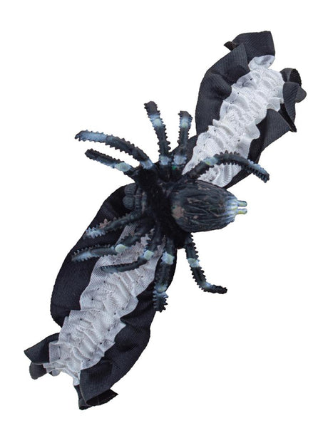 Kousenband met spin, zwarte geplooide band met witte ruche en grote nepspin voor Halloween