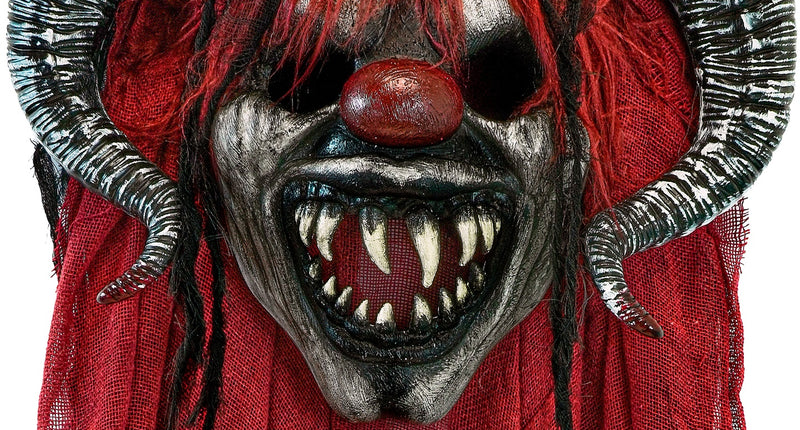 Krampus masker met cape, grijs gezicht met hoektanden, rode neus en zilvergrijze ramshoorns