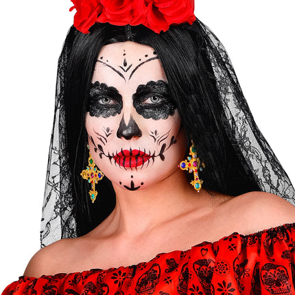 Kruisoorbellen met gekleurde stenen bij Day of the Dead schmink en zwarte sluier