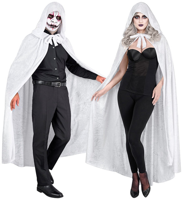 Lange witte cape met opgezette kap bij een grijze pruik en donkere schmink, geestenlook
