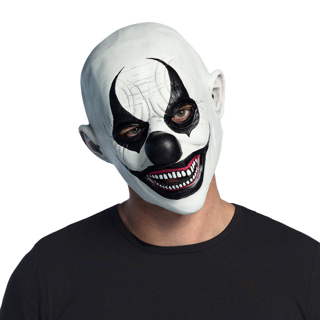 Latex hoofdmasker Evil clown, wit clownsgezicht met zwarte neus en brede grijns, gedragen op Halloween