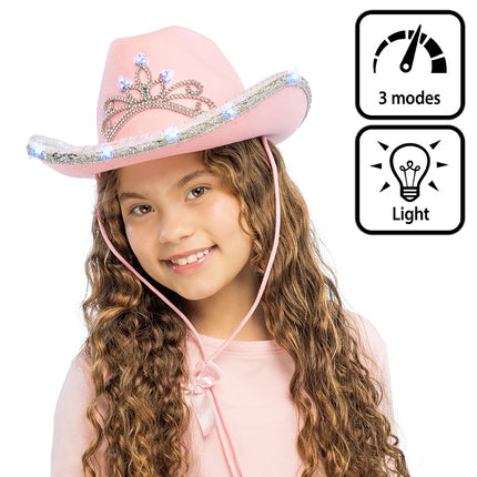 LED cowboyhoed kind Glimmer roze met brandende ledlampjes in de strasstiara, gedragen door een meisje