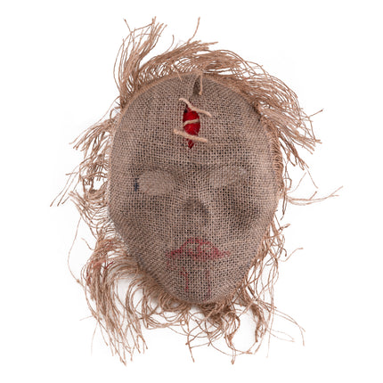 Masker doodskop jute in grijsbruin met gerafelde draden en rood dichtgenaaid oog voor Halloween