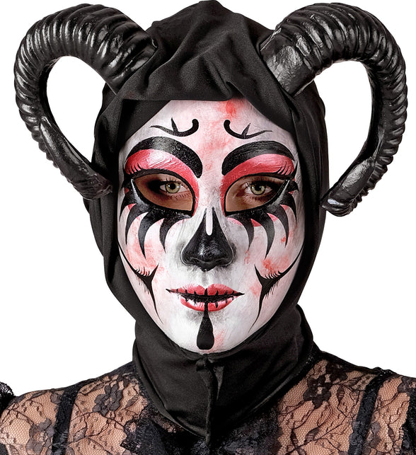 Masker met kap theater duivel gedragen door dame, zwarte kap sluit tot in de nek, voor Halloween