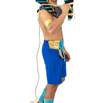 Maya koning kostuum gedragen door model: blauwe korte broek met gouden band en turquoise beenstukken