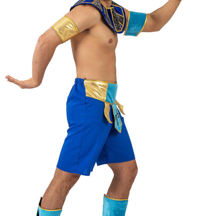 Maya koning kostuum van zijkant: turquoise armstuk en goudkleurig schootstuk op blauwe broek